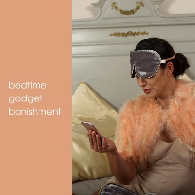 HOLISTIC SILK RETREAT Bedtime Gadget Banishment